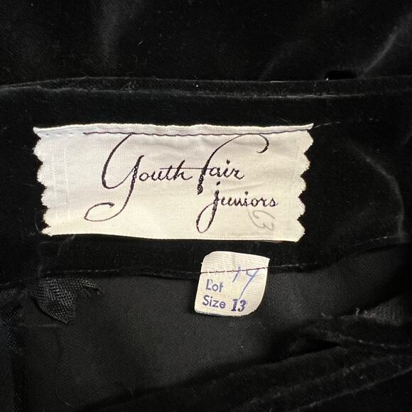 Vintage 1950s Black Form Fitting Dress with Wide Neck Opening Sz 13 - Picture 7 of 7